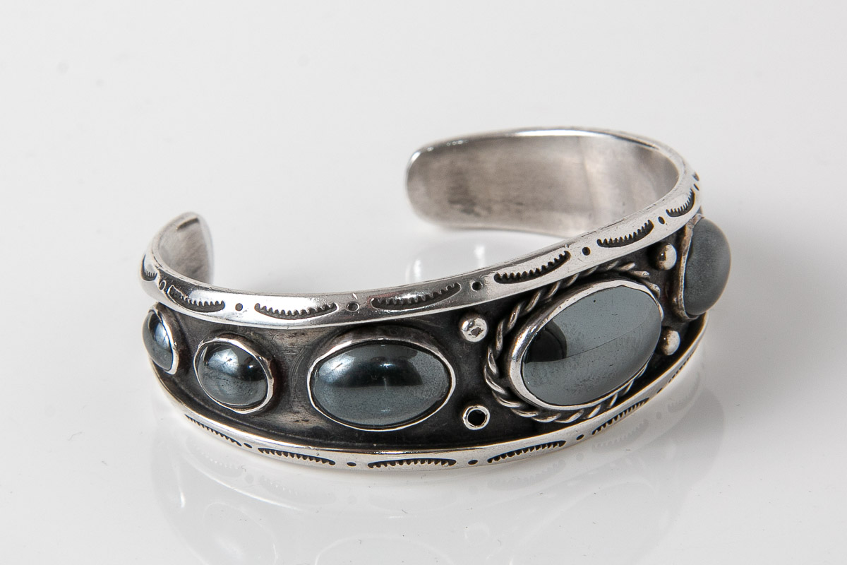 Silver bracelet with haematite gemstones 