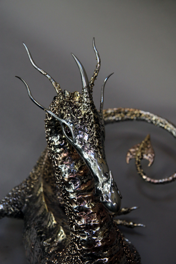 The dragon sculpture use garnet gemstones for her eyes