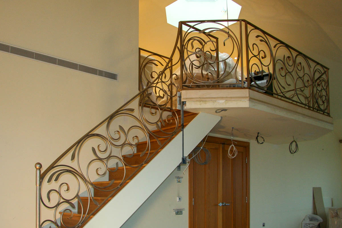 Stylish and Elegant Metal Stair Banister