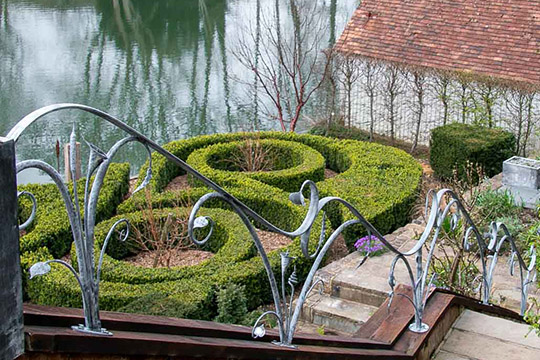 cascading and flowing sculptural railings besides the river Thames